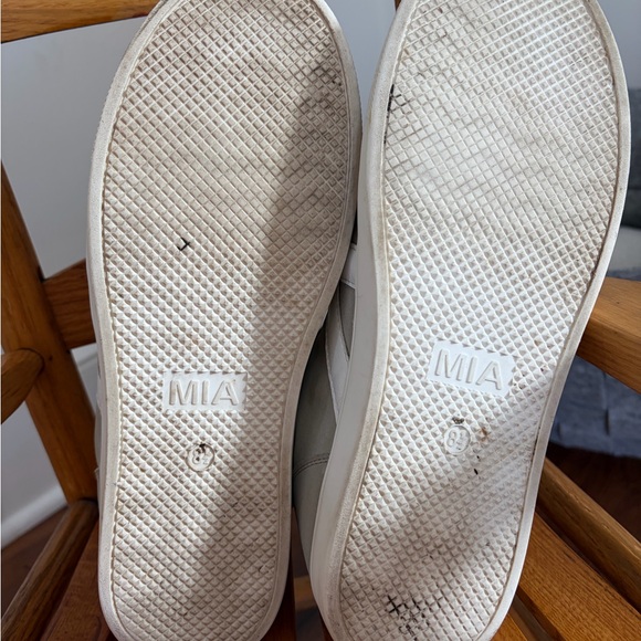 MIA Beige gray Sneakers - Picture 5 of 5